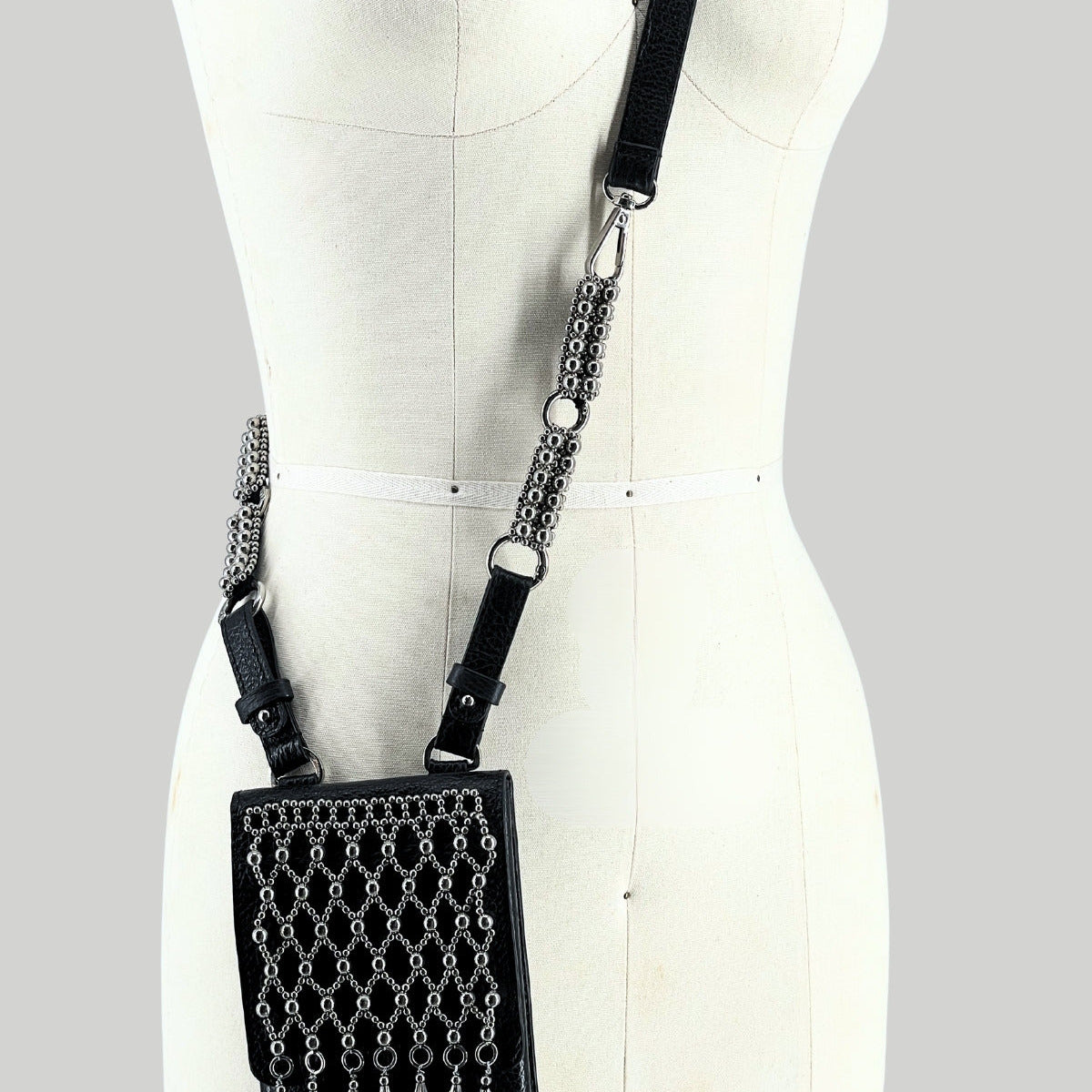 BEADED_LEATHER_IPHONE_BAG_CHAINED_BEADS_ONSIDE_CLOSE_UP_2.jpg