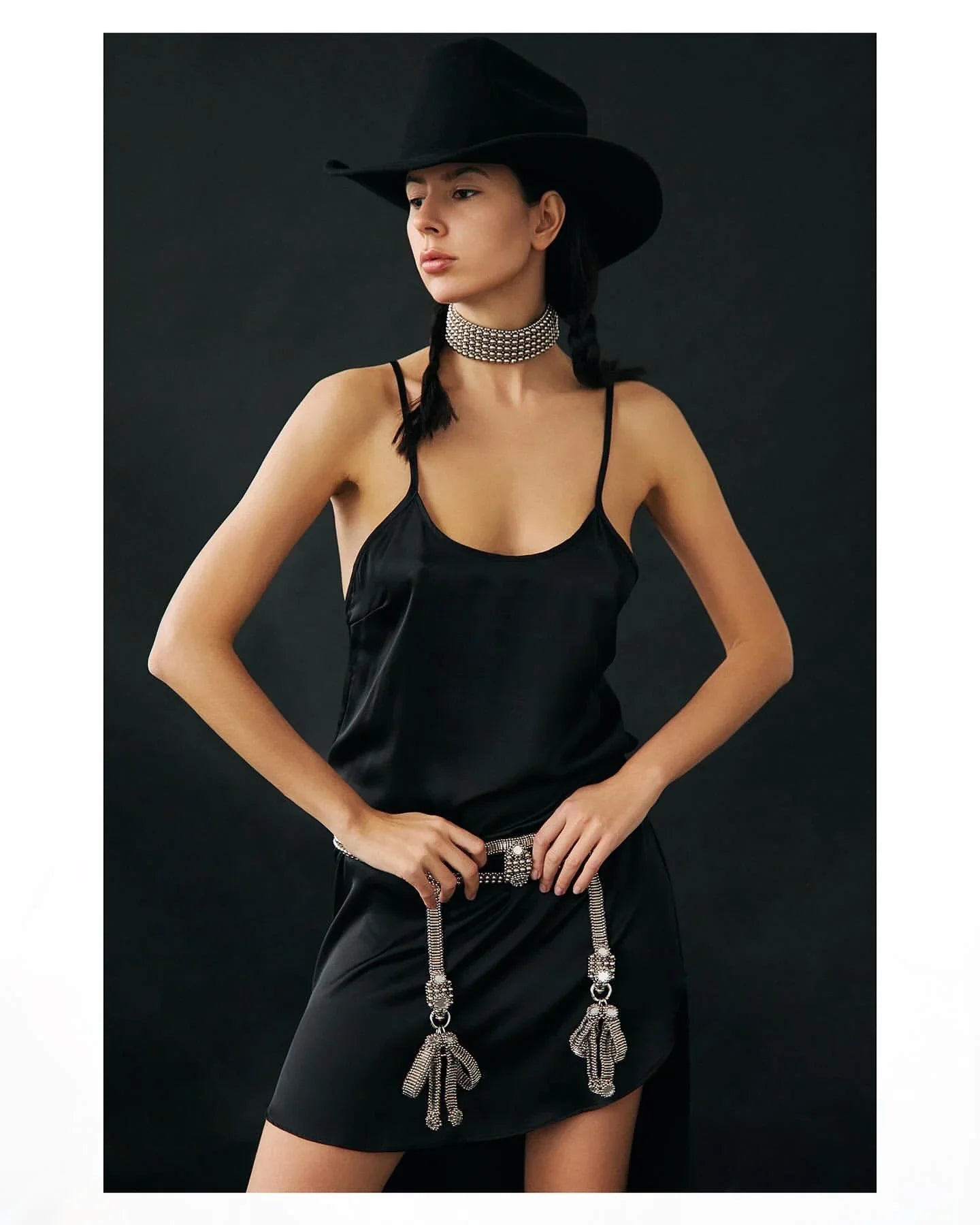 woman in dark grey background with handcrafted celestial choker and modular teuta belt silver