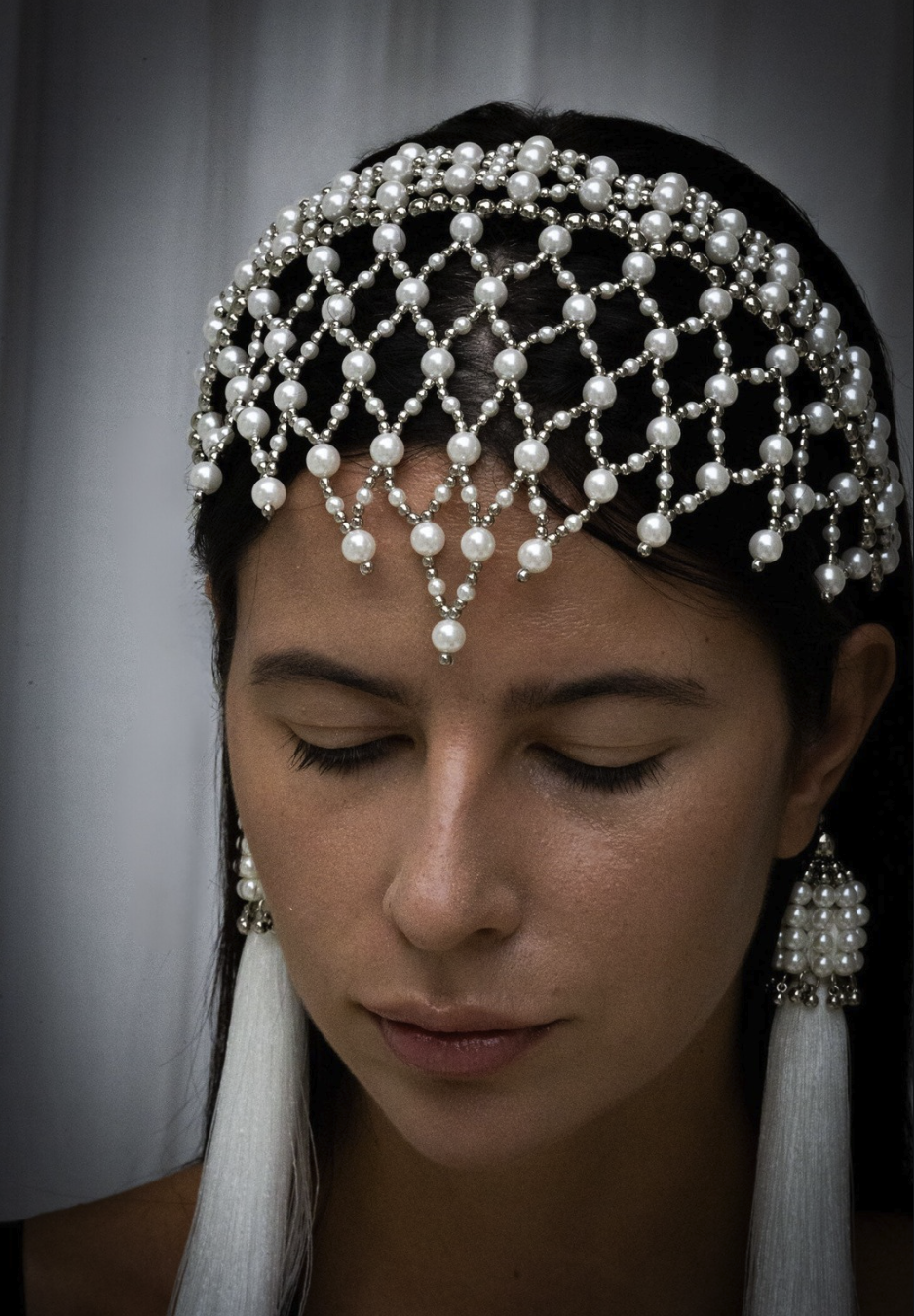 Freja_Head_Band_Pearl_closeup..png