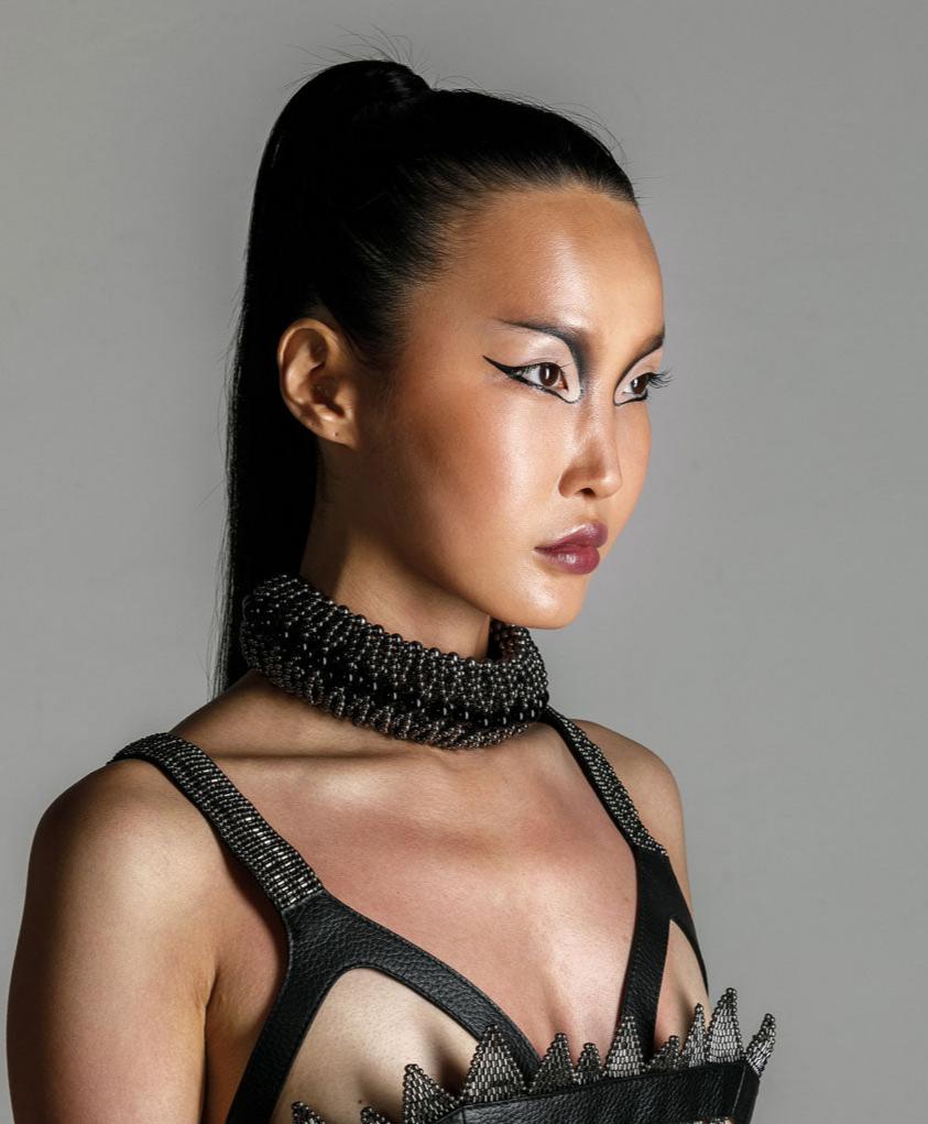 HELIOS Large Optical 4D Choker in Jet Black
