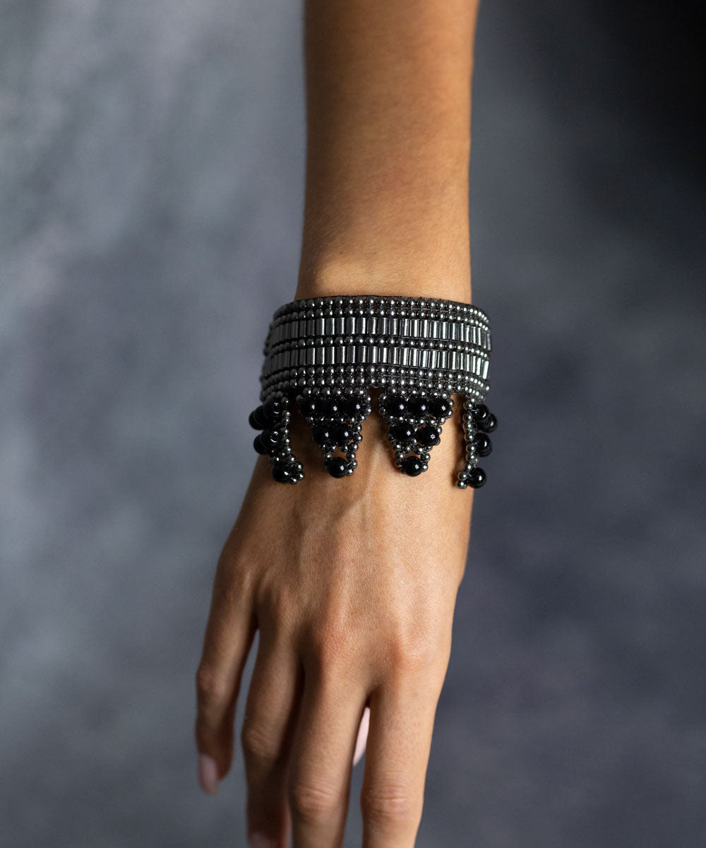 Elohim Polygon cuff in Jet bLack