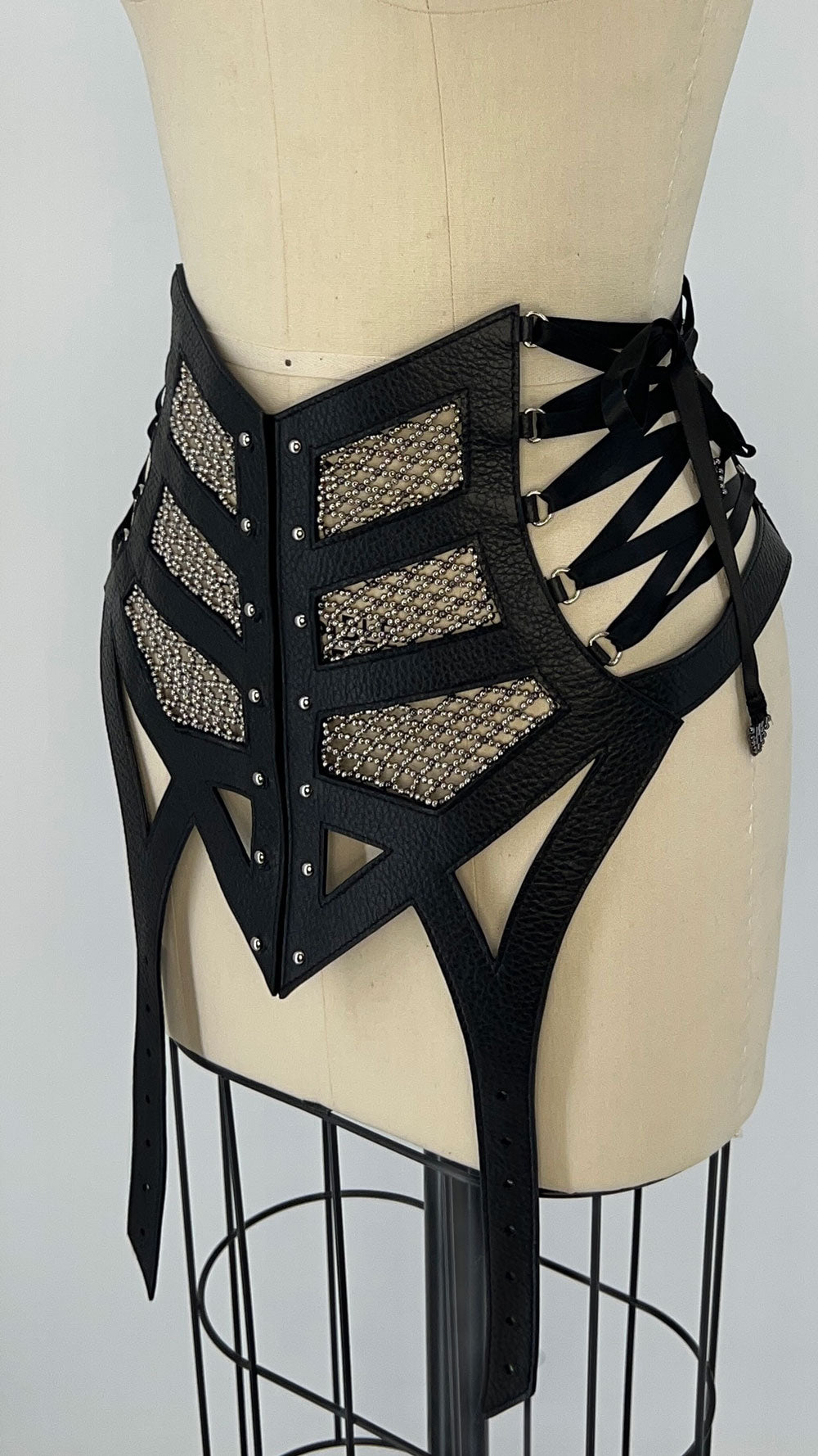 Lister Beaded Leather Girdle Belt - Black/Silver