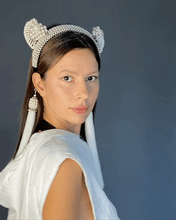 Jas headband in pearl on model wearing white top