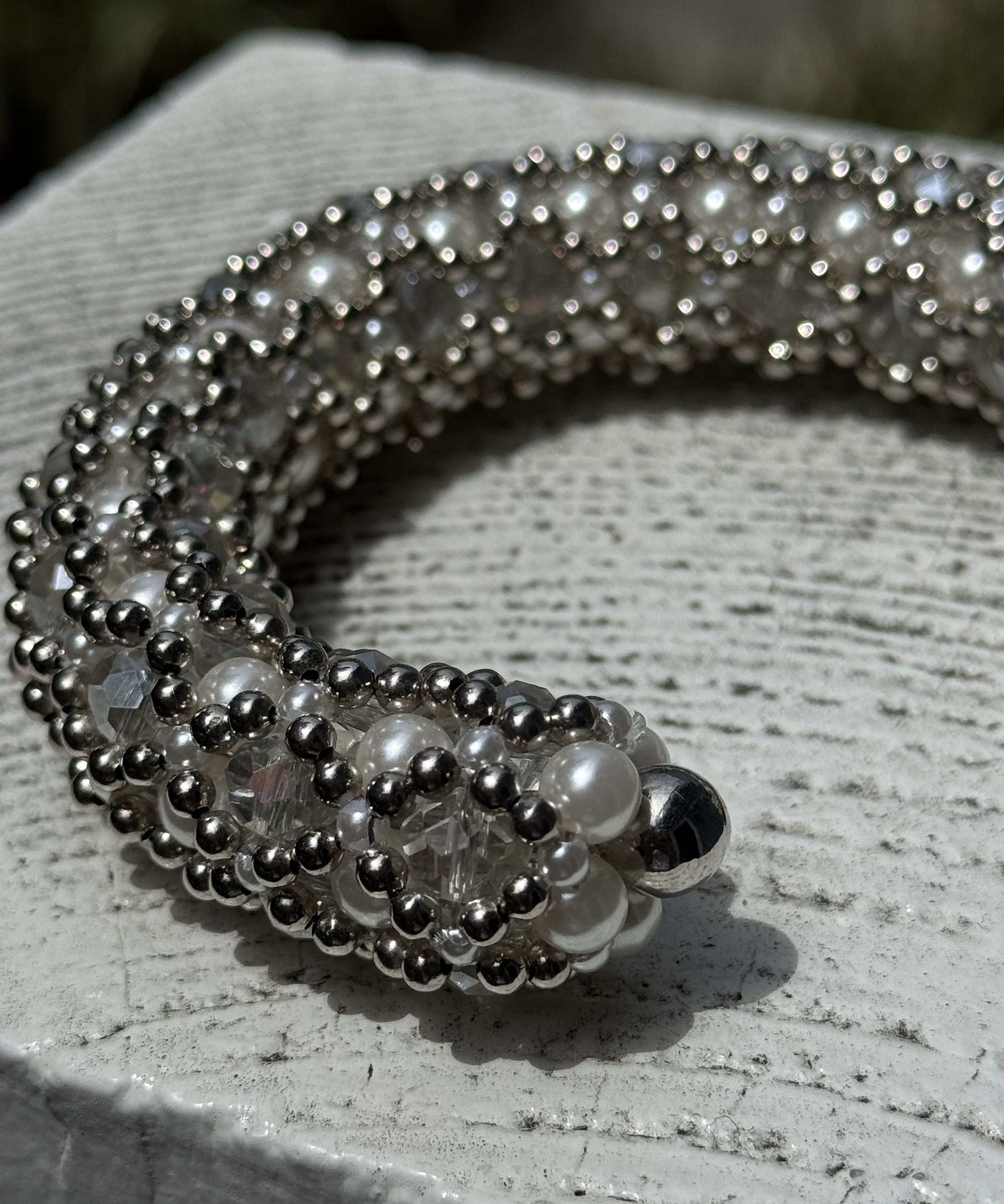 Nyx_Beaded_Supple_pearl_Black-Object_Dawn-close_up.jpg