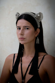 jas headband in silver on model